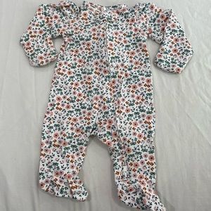 Pajama/Pijama Child of mine made by Carter’s Newborn flowers pajama